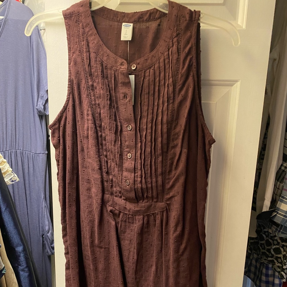Maroon sleeveless top, brand new with tags